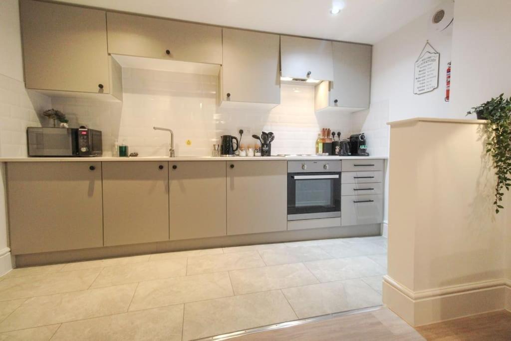 Spacious 1 Bed Apartment 1 Minute Walk From Square Nottingham Exterior photo